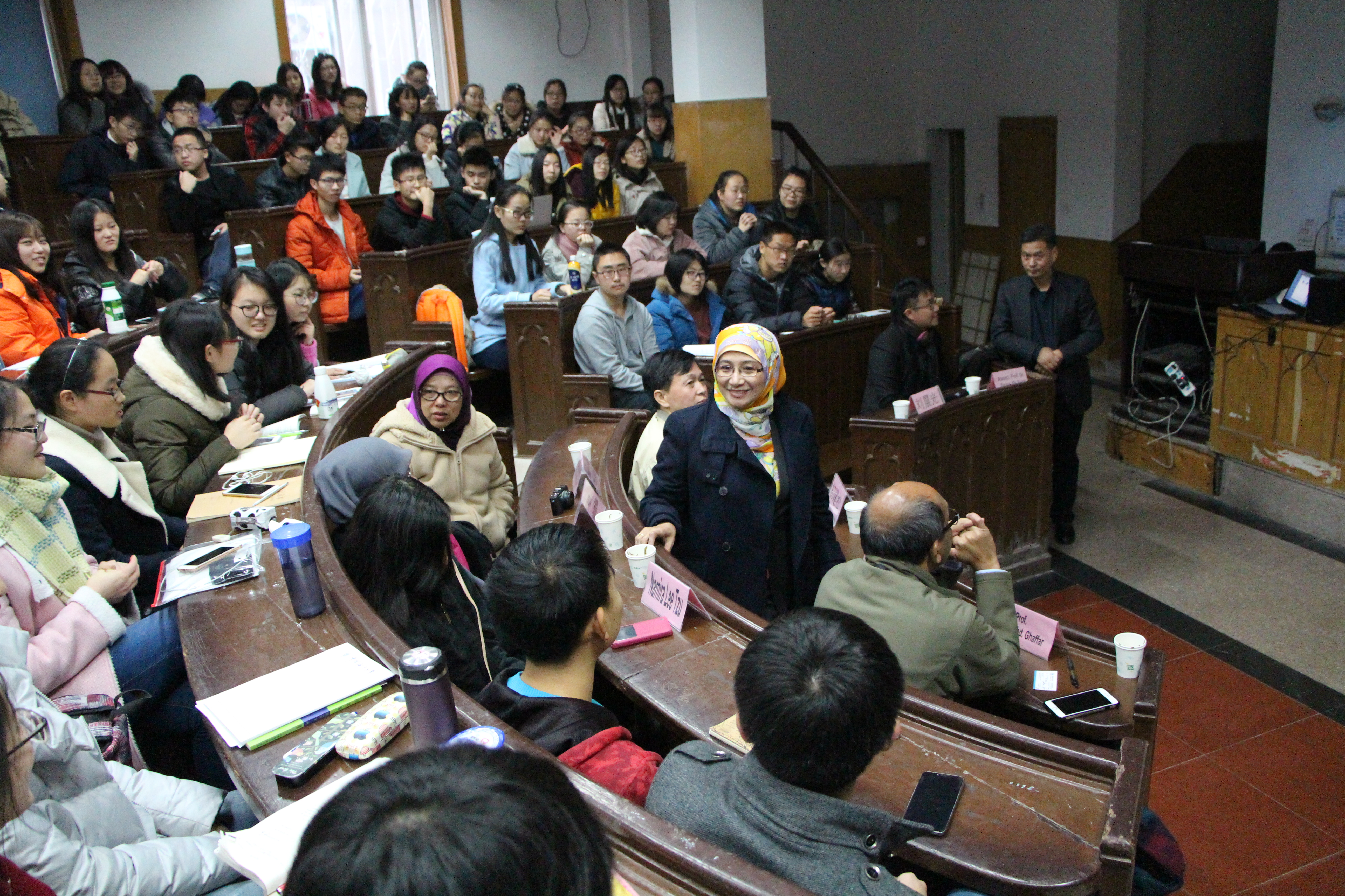 “发现海洋-亚洲区域的知识与能力建设”学术讲座成功举办 ——马来西亚登嘉楼大学校长等一行访问海洋生命学院